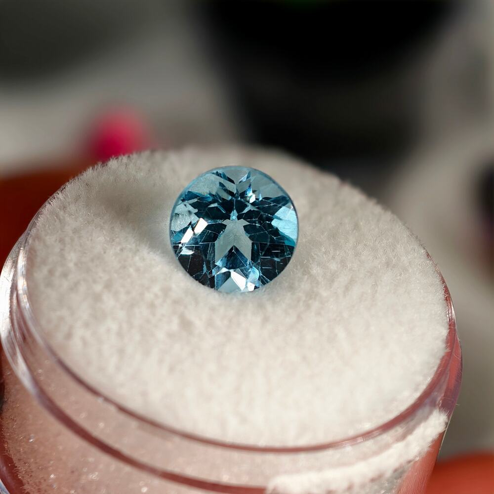 2.80ct Blue Topaz Round Cut Gemstone